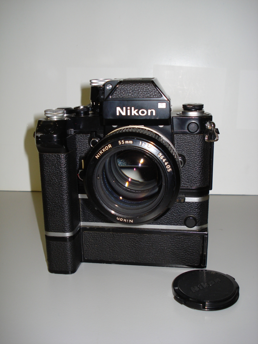 NIKON F2 PHOTOMIC CAMERA