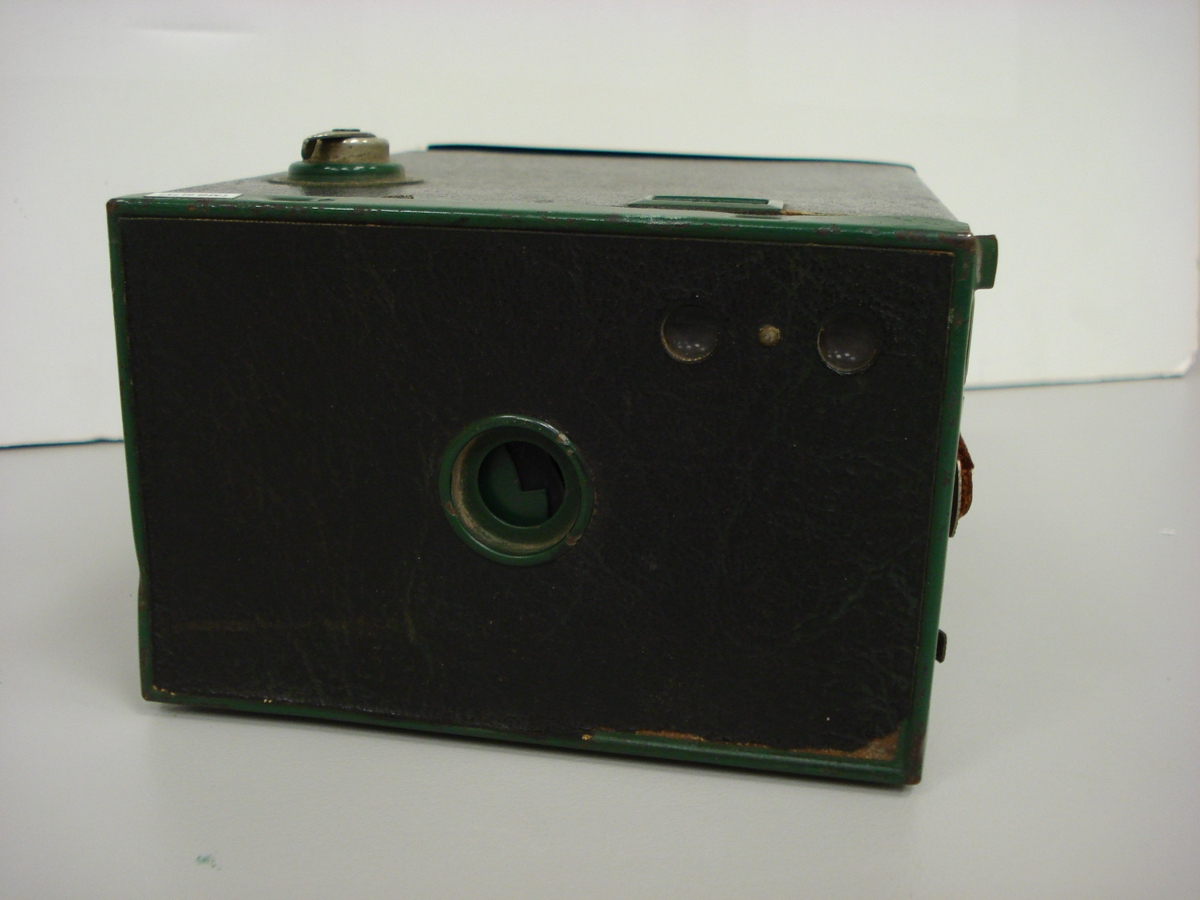 KODAK NO 2A BROWNIE BOX CAMERA