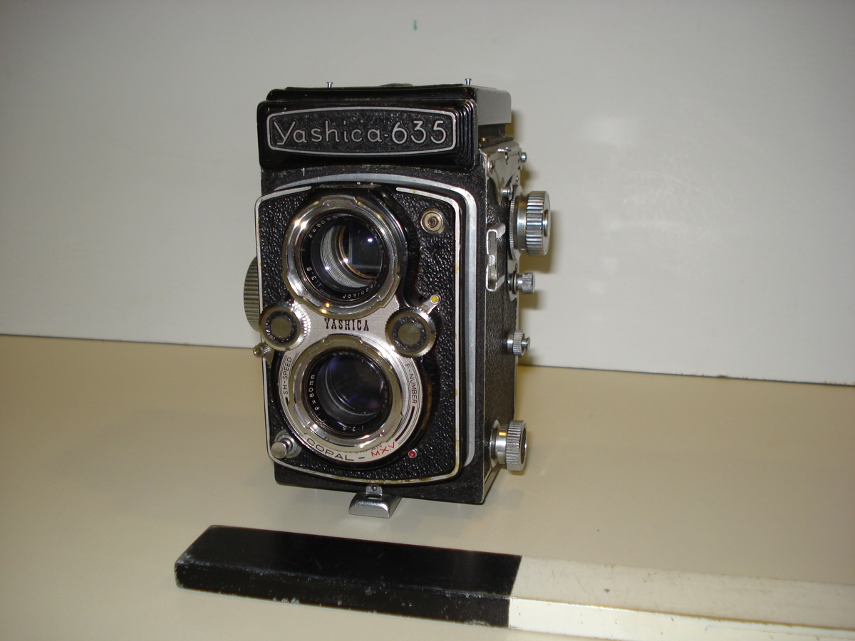 YASHICA 635 CAMERA IN SLEEVE