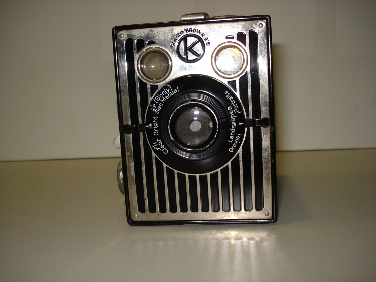 KODAK SIX 20 BROWNIE B CAMERA