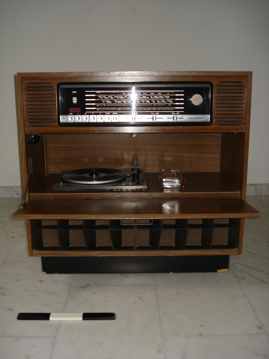 Grundig Stereo-Konzertschrank Como 7 radio-turntable