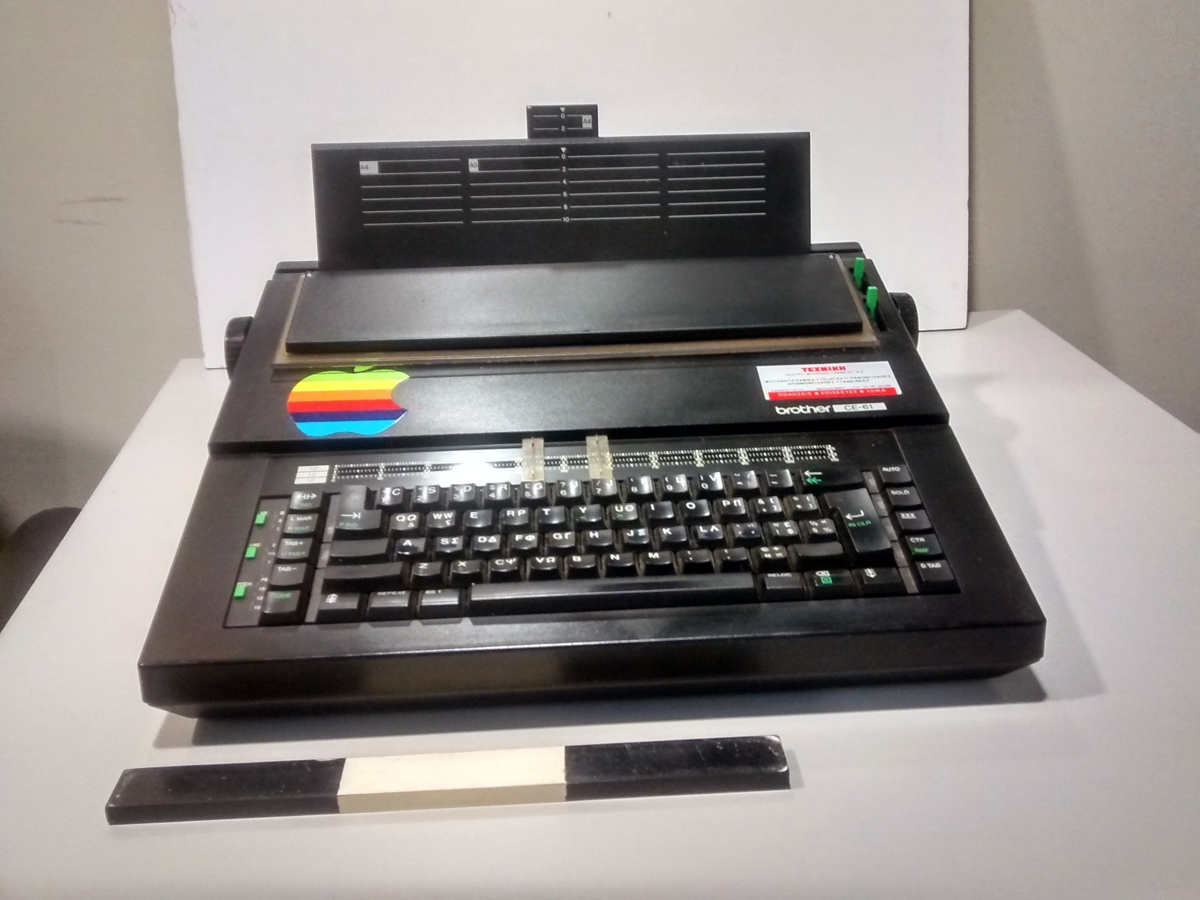 Brother CE-61 electric typewriter