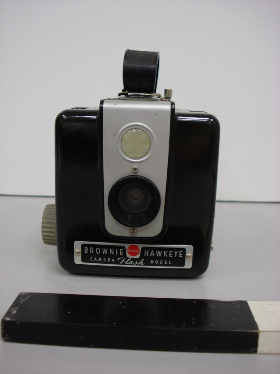 KODAK BROWNIE HAWKEYE FLASH MODEL CAMERA