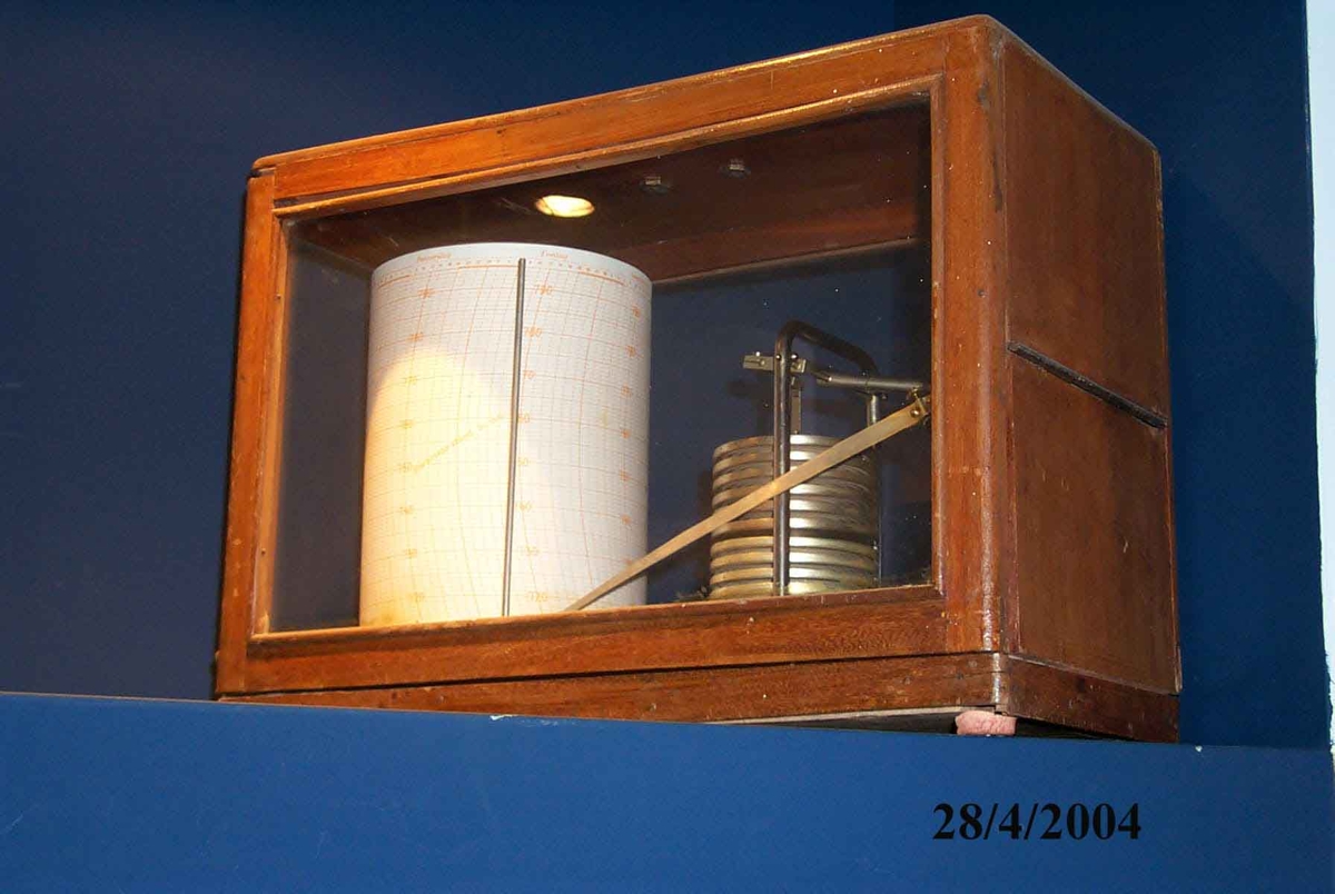 Autographic barometer or barograph R FUESS