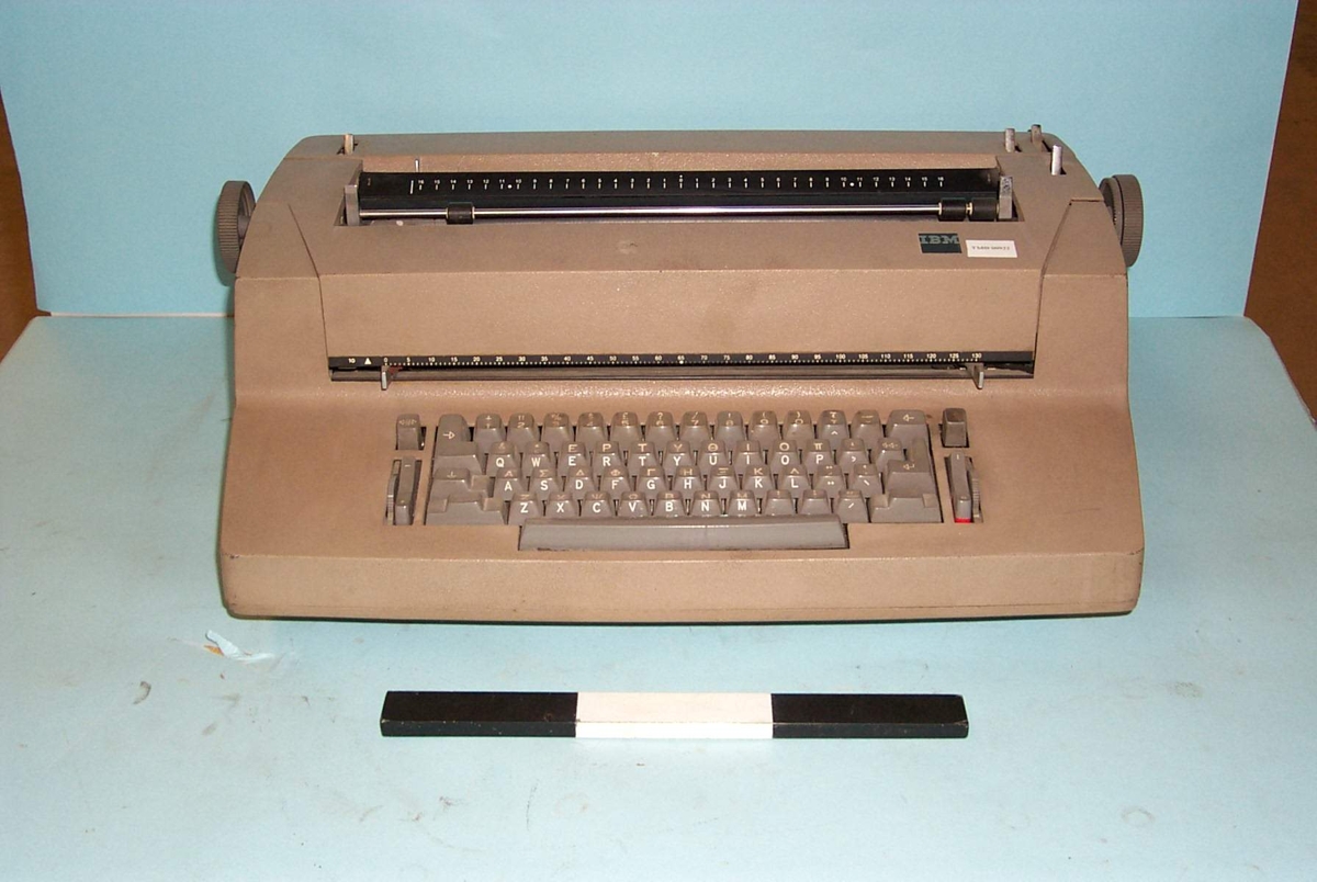 IBM selectric II electric typewriter